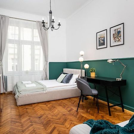 Classy Old Town Apartment - By Upstairs Краків Екстер'єр фото