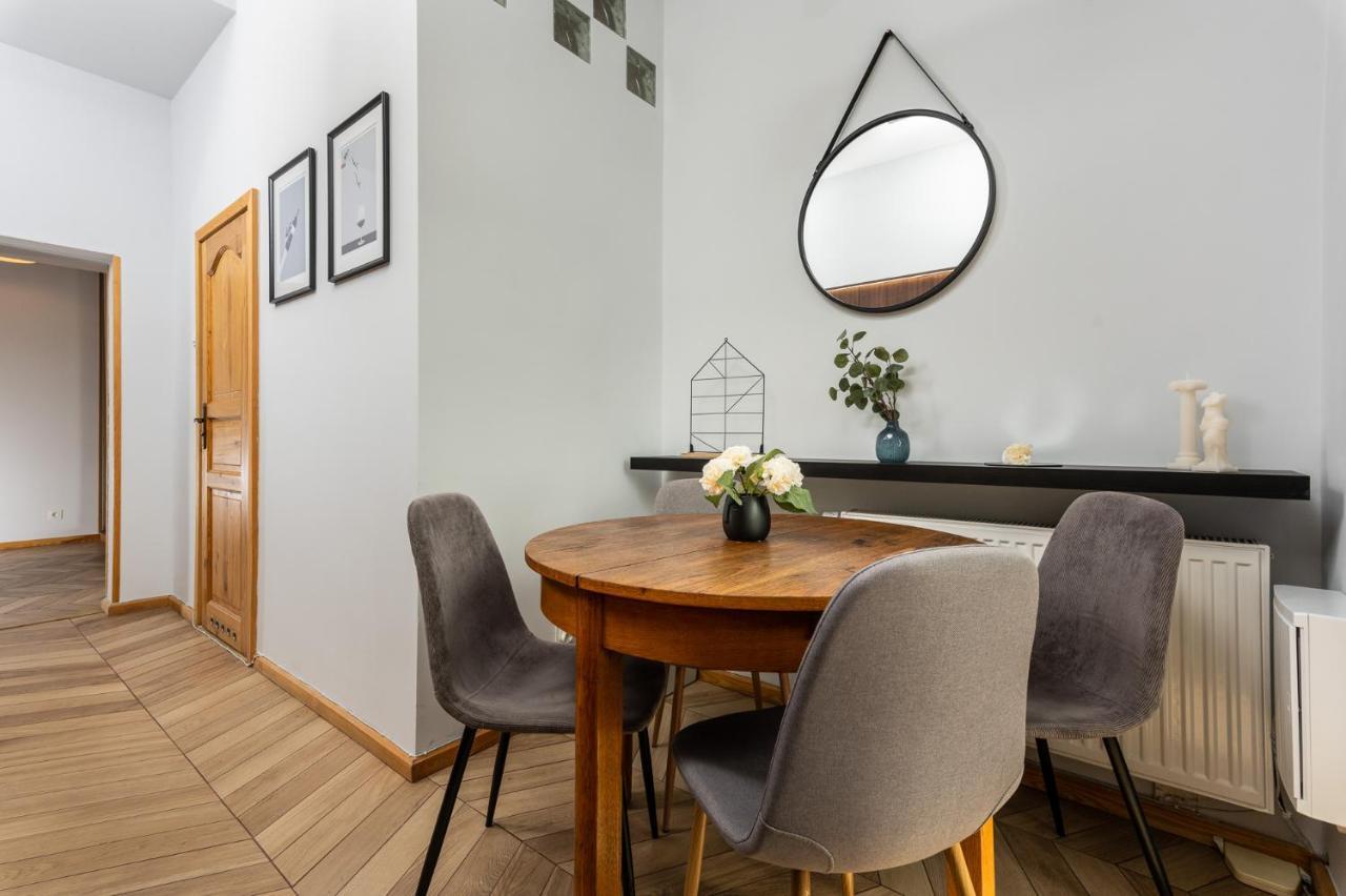 Classy Old Town Apartment - By Upstairs Краків Екстер'єр фото