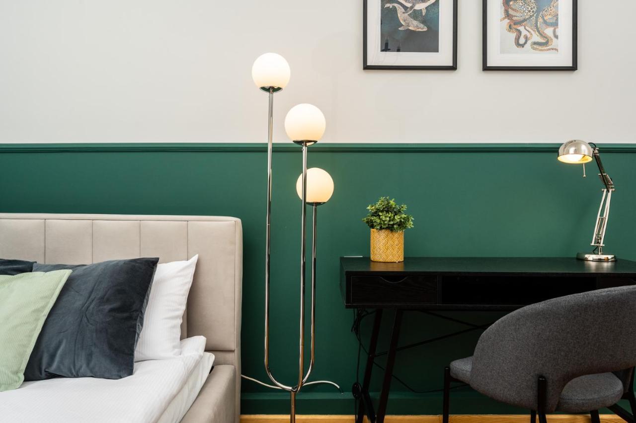 Classy Old Town Apartment - By Upstairs Краків Екстер'єр фото