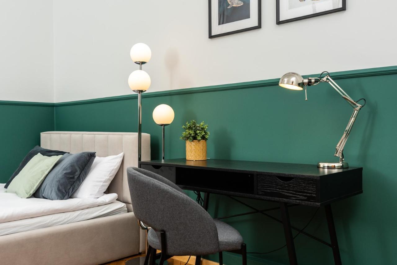Classy Old Town Apartment - By Upstairs Краків Екстер'єр фото