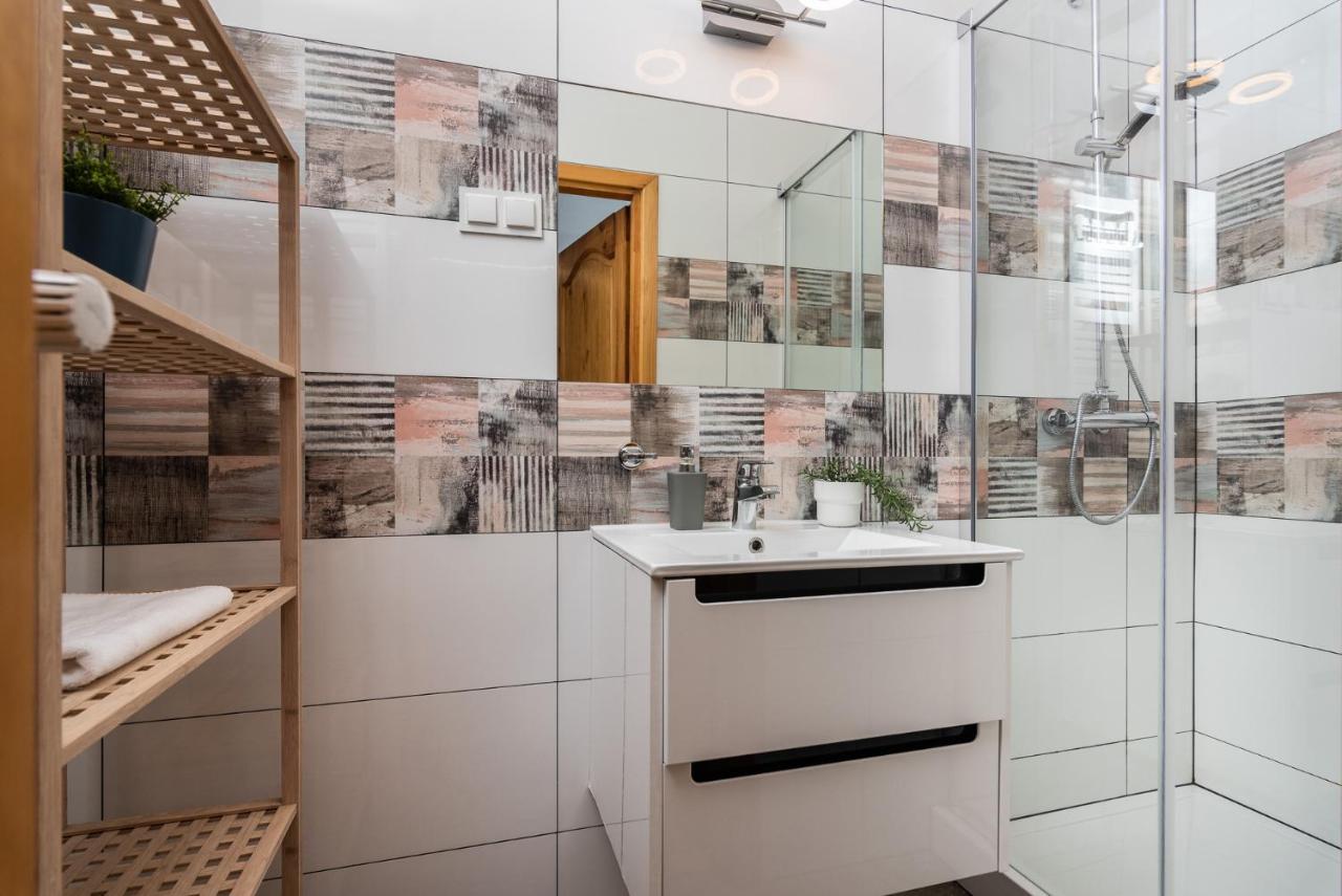 Classy Old Town Apartment - By Upstairs Краків Екстер'єр фото
