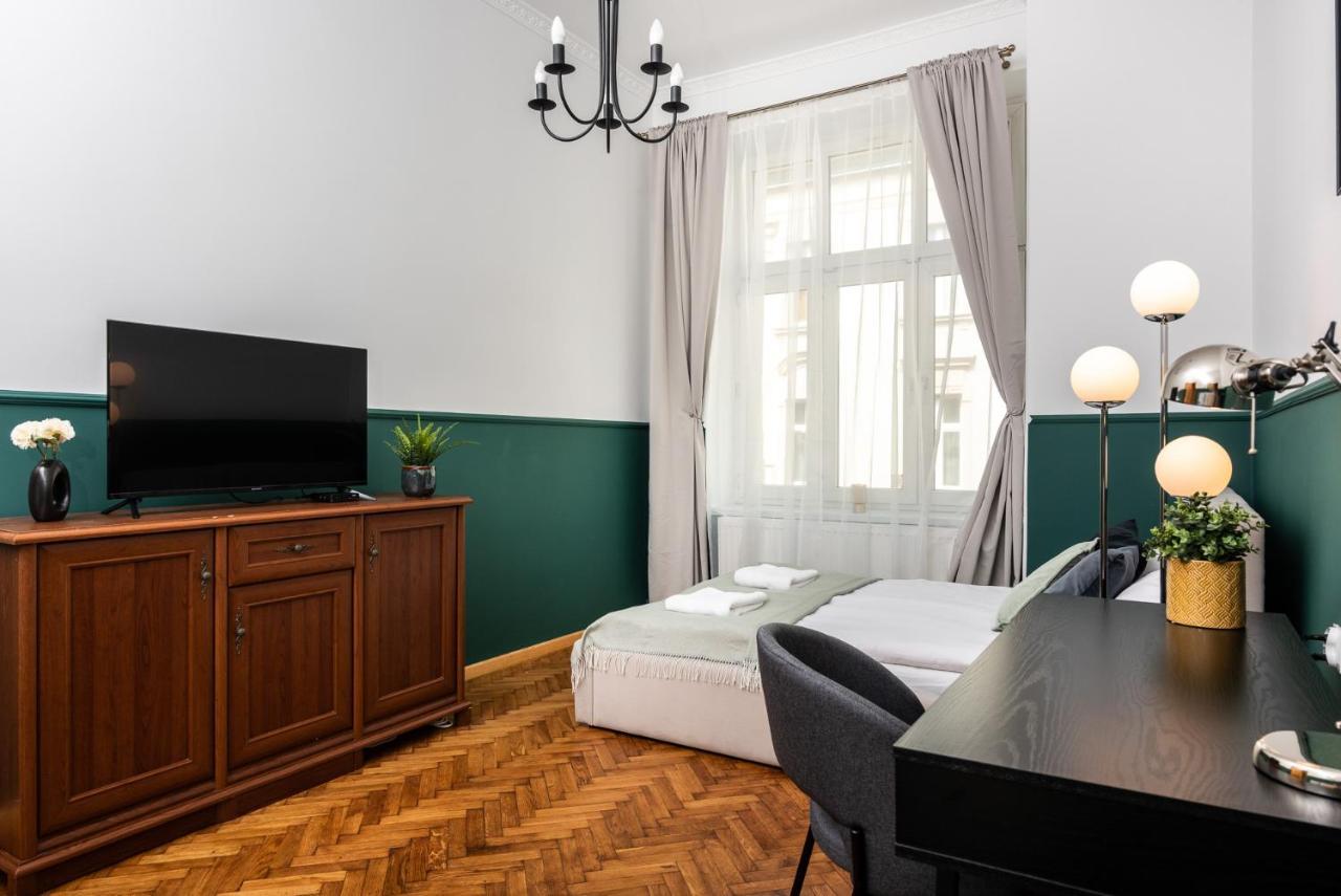 Classy Old Town Apartment - By Upstairs Краків Екстер'єр фото